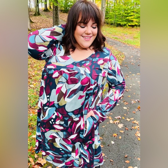 Bedazzle In Navy & Plum Abstract Print Side Pocket Dress - Picture 16 of 16